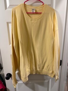 Comfort Wash Men's Crewneck Sweatshirt in Butter Yellow